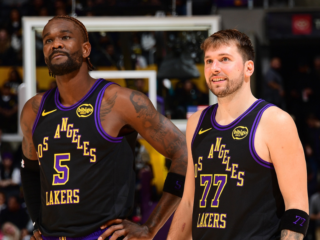 九游娱乐登录入口-场均11分9板，两大球星带不动你，引起全队不满！NBA状元该离开了